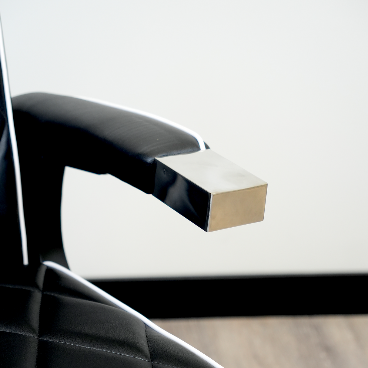 Bursa 2.0 Barber Chair - Premium Black