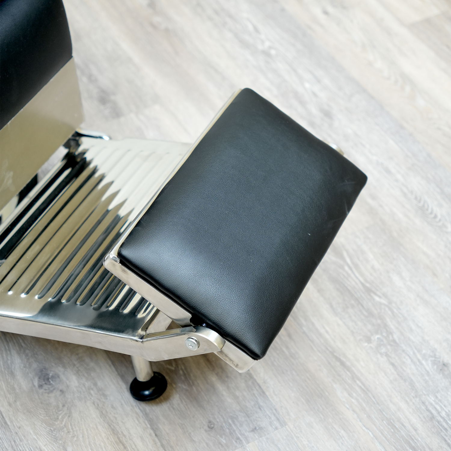 Bursa 2.0 Barber Chair - Premium Black