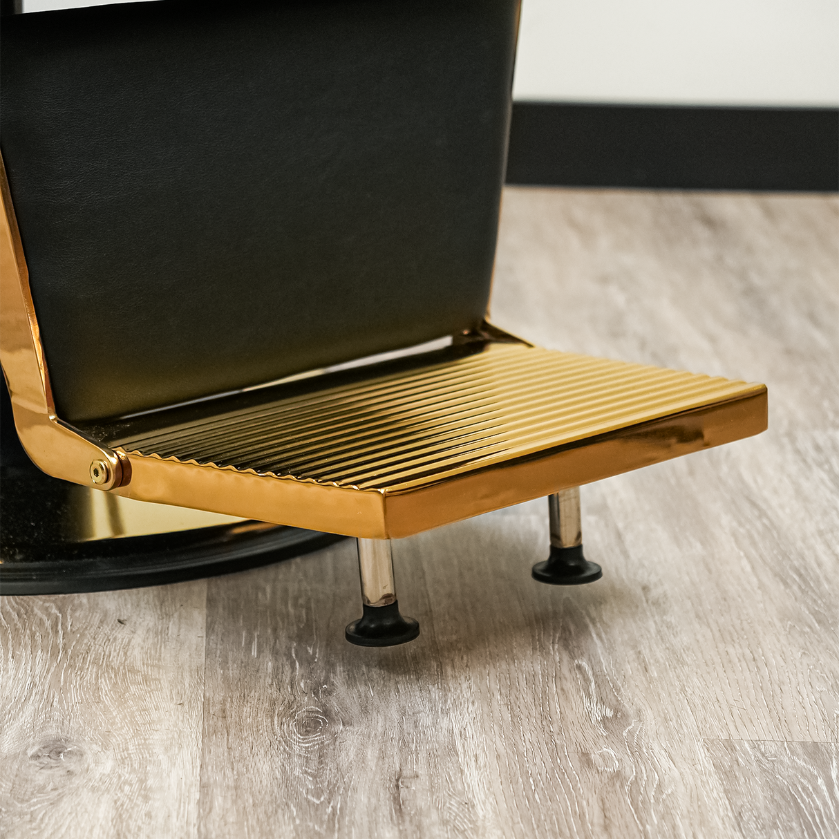 Vanguard Barber Chair - Gold CS