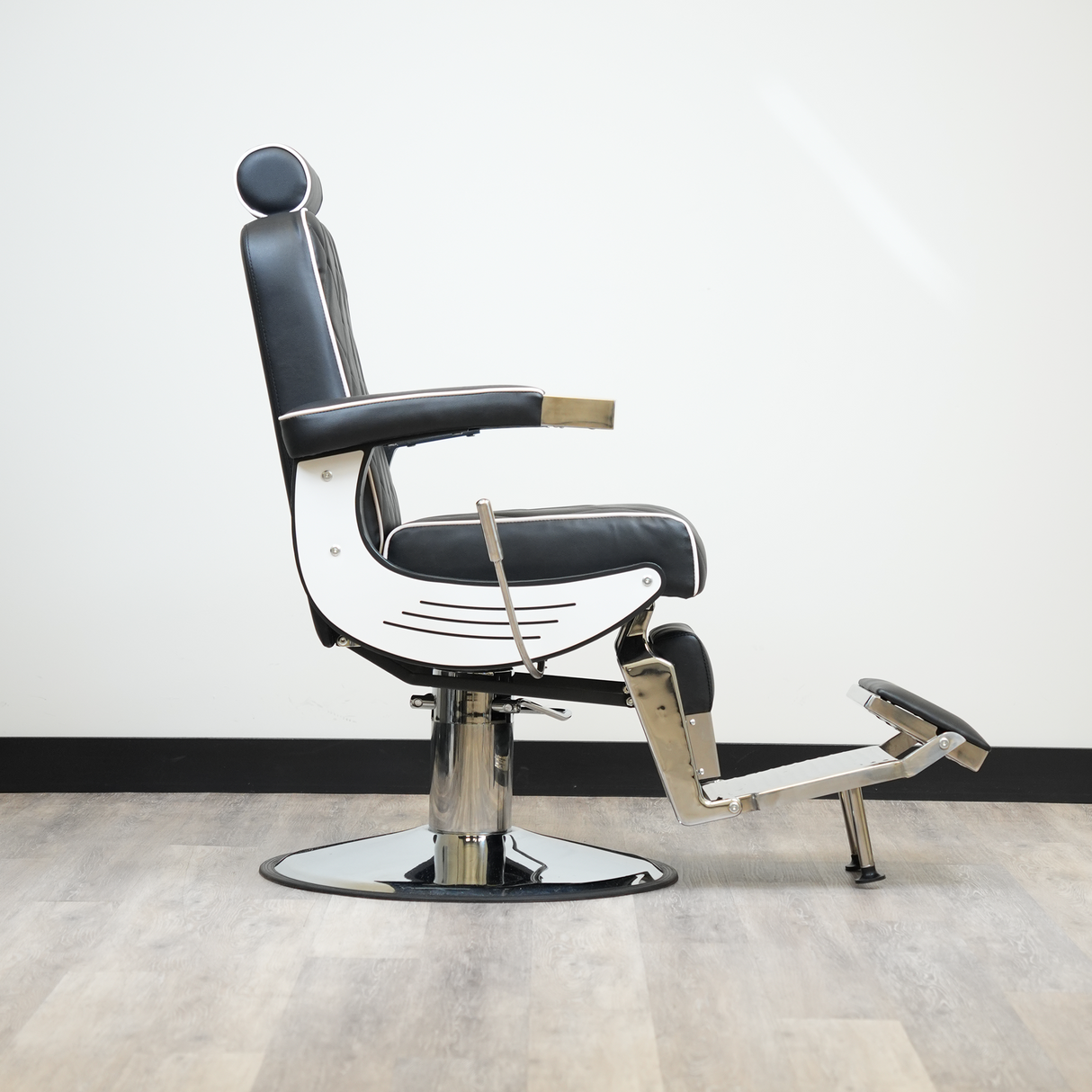 Bursa 2.0 Barber Chair - Premium Black