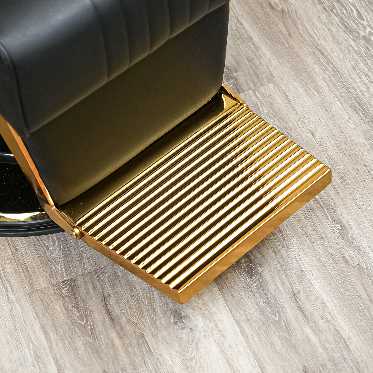 Vanguard Barber Chair - Gold CS
